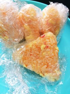 子供喜ぶ☆にんじんごはんの卵おにぎり☆-レシピのメイン写真