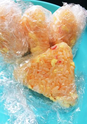 子供喜ぶ☆にんじんごはんの卵おにぎり☆-レシピのメイン写真