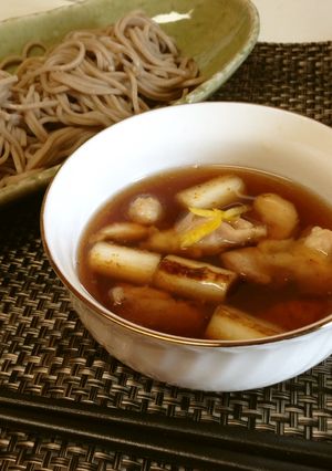 フライパンで温か♡焼き鳥ネギ汁のざるそば-レシピのメイン写真