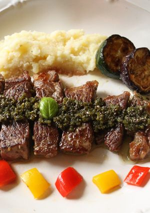牛ステーキのチアバジルソースがけ-レシピのメイン写真