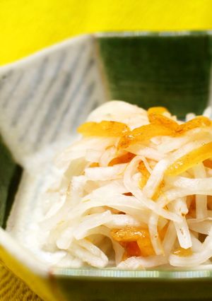 柿の甘みが美味しい柿なます-レシピのメイン写真