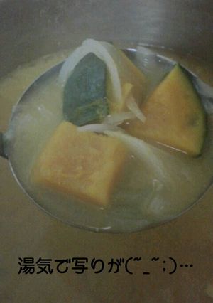 簡単♪カボチャと玉ねぎのお味噌汁^^-レシピのメイン写真