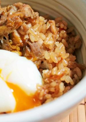 簡単！鶏ごぼうの炊き込みご飯～温玉のせ～-レシピのメイン写真