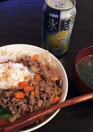 楽ちんビビンバ風ごはんとわかめスープ-レシピのメイン写真