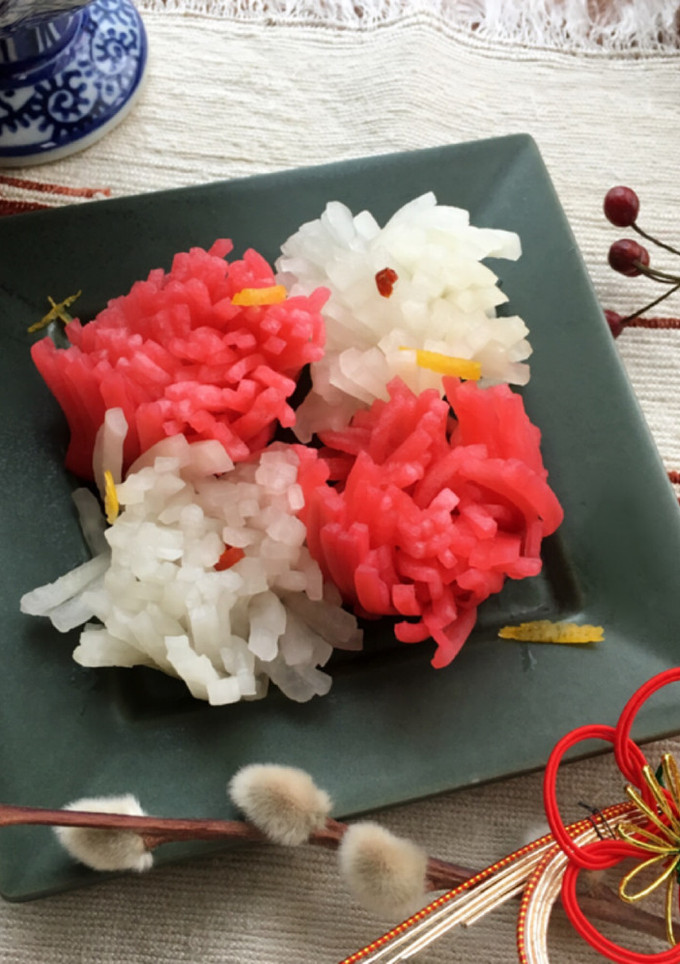 簡単おせちに♡赤大根と大根で菊花の漬け物-レシピのメイン写真