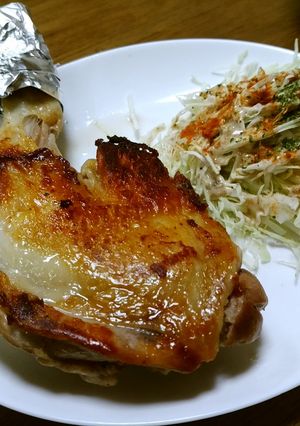 簡単!骨付きもも肉のパリパリ焼き-レシピのメイン写真