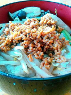簡単☆ピリ辛 豚そぼろ丼 まかない風-レシピのメイン写真
