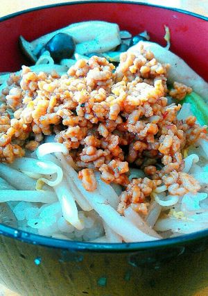 簡単☆ピリ辛　豚そぼろ丼　まかない風-レシピのメイン写真