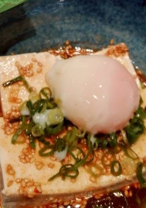 ピリ辛の冷奴温玉のせ-レシピのメイン写真