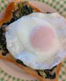 簡単★冷凍ほうれん草の目玉焼きトースト
