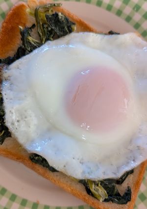 簡単★冷凍ほうれん草の目玉焼きトースト-レシピのメイン写真