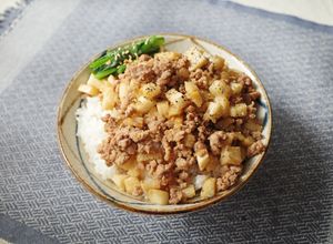 長芋シャリシャリ　豚ひき肉のそぼろ丼-レシピのメイン写真