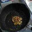 鶏皮のニンニク醤油炒め