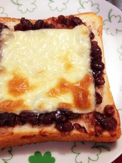 意外においしい☆チーズ&あずきトースト☆-レシピのメイン写真