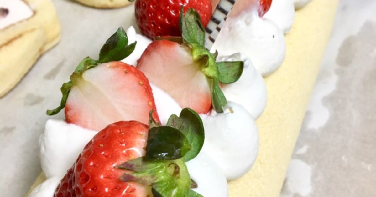 いちごシフォンロール by mikasan_23 【クックパッド】 簡単おいしい