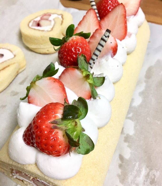 苺シフォンロールケーキ