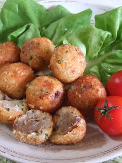 ころころコロッケinハンバーグ&からあげ-レシピのメイン写真