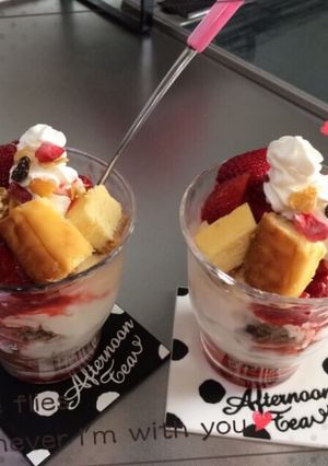 グラスdeストロベリーチーズケーキパフェ-レシピのメイン写真