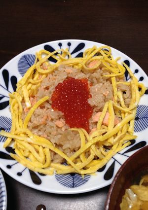 レンジで簡単！鮭の混ぜご飯でイクラのせ-レシピのメイン写真
