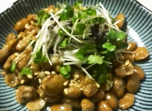 納豆にﾌﾞﾛｯｺﾘｰｽﾌﾟﾗｳﾄ、朝食に-レシピのメイン写真