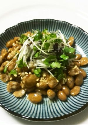 納豆にﾌﾞﾛｯｺﾘｰｽﾌﾟﾗｳﾄ、朝食に-レシピのメイン写真