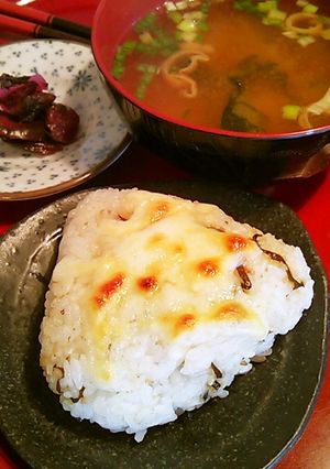 塩昆布チーズ焼きおにぎり-レシピのメイン写真