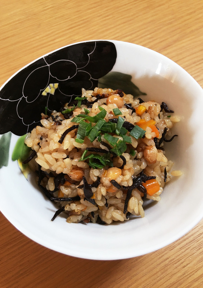 ヘルシーお豆とひじきの炊き込みごはん-レシピのメイン写真