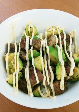 コストコのジャーマンポークとアボカド丼-レシピのメイン写真