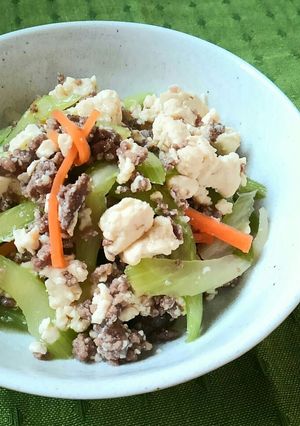 合い挽きと豆腐セロリの炒め物-レシピのメイン写真