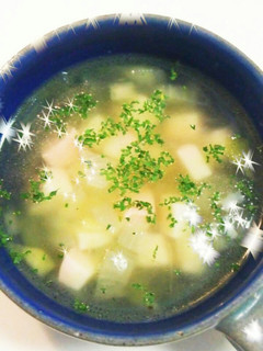 紅白で華やか♪かまぼこと玉ねぎのスープ-レシピのメイン写真