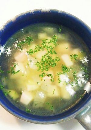 紅白で華やか♪かまぼこと玉ねぎのスープ-レシピのメイン写真