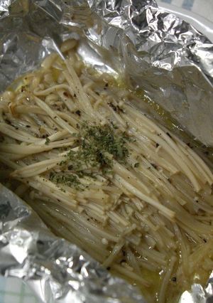 包んで焼くだけ♪えのきバター-レシピのメイン写真