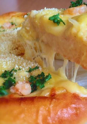ふんわり熱々♡チーズたっぷりグラタンピザ-レシピのメイン写真