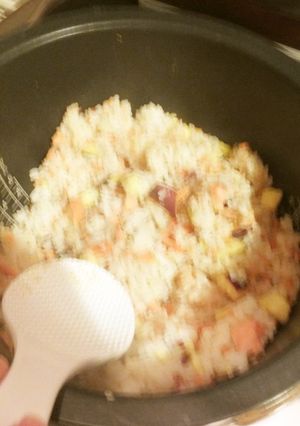 鮭とサツマイモの炊き込みご飯(⋈◍＞◡＜-レシピのメイン写真