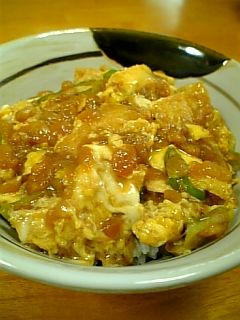 簡単!天かす(揚げ玉)と油揚げの卵とじ丼-レシピのメイン写真