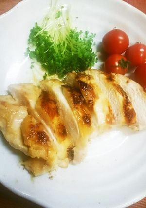 ヨーグルト味噌DEしっとり鶏胸肉ソテー♪-レシピのメイン写真