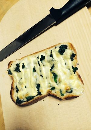 朝ごはんに☆簡単ほうれん草チーズパン-レシピのメイン写真