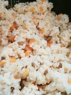 洋風炊き込みご飯(ピラフ風)-レシピのメイン写真