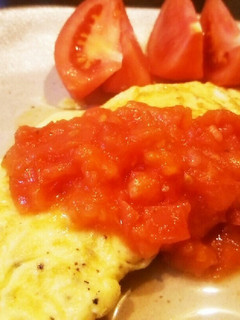 簡単♪チーズオムレツごろっとトマトソース-レシピのメイン写真