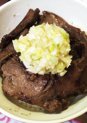 自家製ネギ塩ダレの絶品牛タン丼-レシピのメイン写真