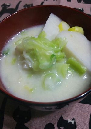 旨！旨！里芋・キャベツの豆乳味噌汁♪-レシピのメイン写真
