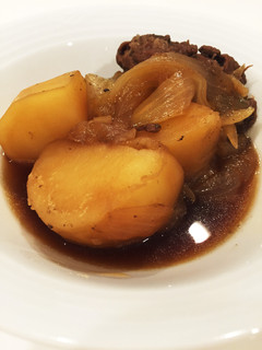 黒豆の煮汁で肉じゃが-レシピのメイン写真