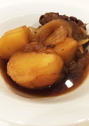 黒豆の煮汁で肉じゃが-レシピのメイン写真