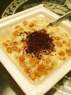 おひとりさまの酢入り納豆にゆかりふりかけ-レシピのメイン写真
