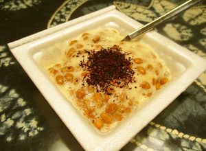 おひとりさまの酢入り納豆にゆかりふりかけ-レシピのメイン写真