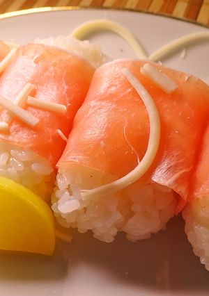 生ハムとチーズのおにぎり２７５松小-レシピのメイン写真