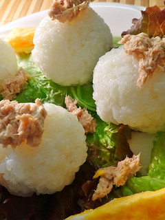 たっぷりシーチキンのおにぎり275松小-レシピのメイン写真