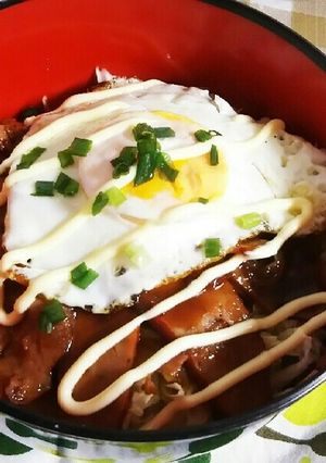 市販焼豚で簡単！目玉焼き乗せスタミナ豚丼-レシピのメイン写真