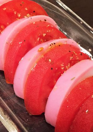 お節リメイク＊カプレーゼ風かまぼこサラダ-レシピのメイン写真