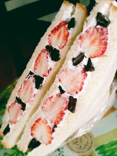 パリパリチョコ入り フルーツサンドイッチ-レシピのメイン写真